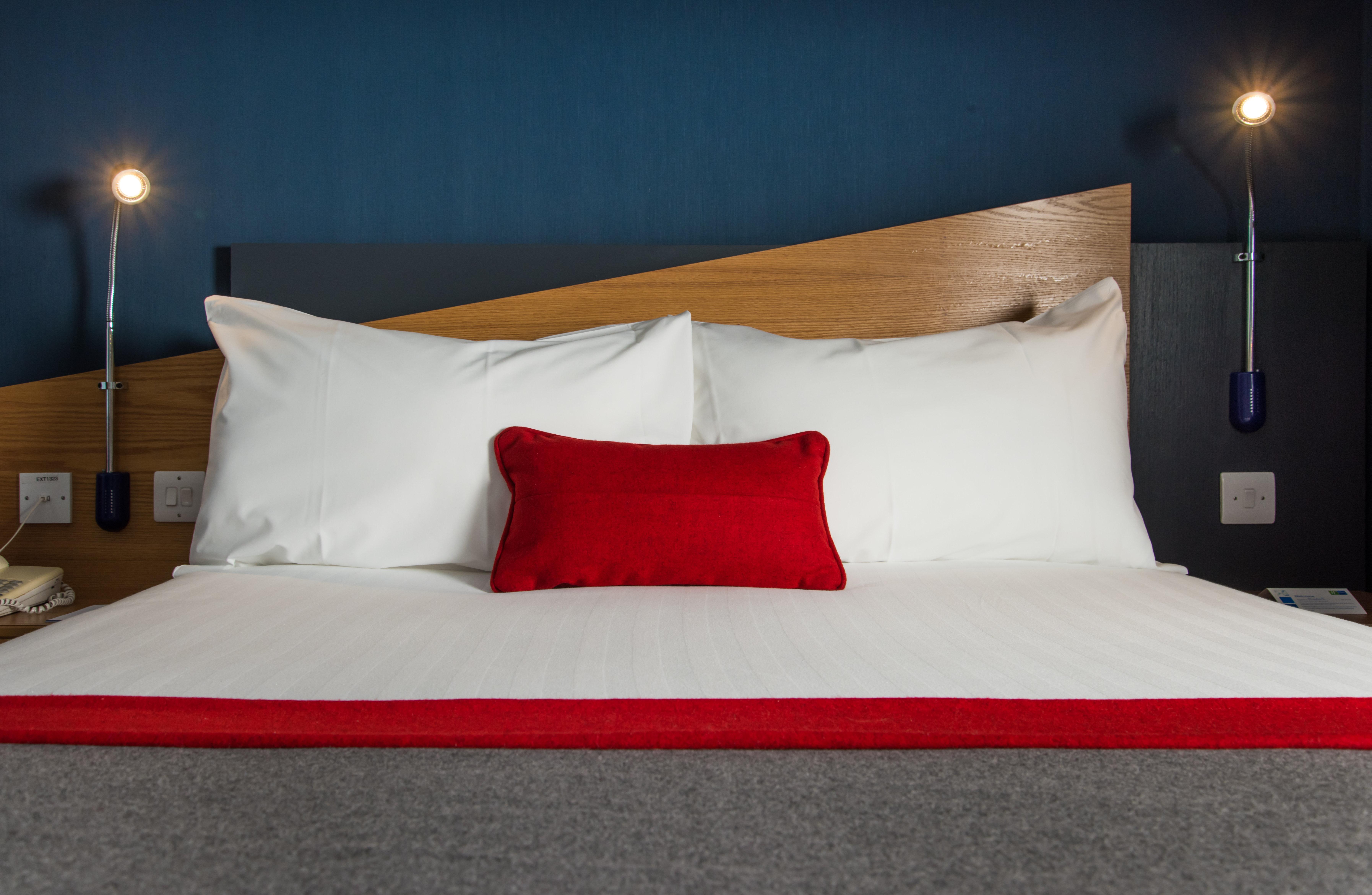 Holiday Inn Express Newport By Ihg Bagian luar foto