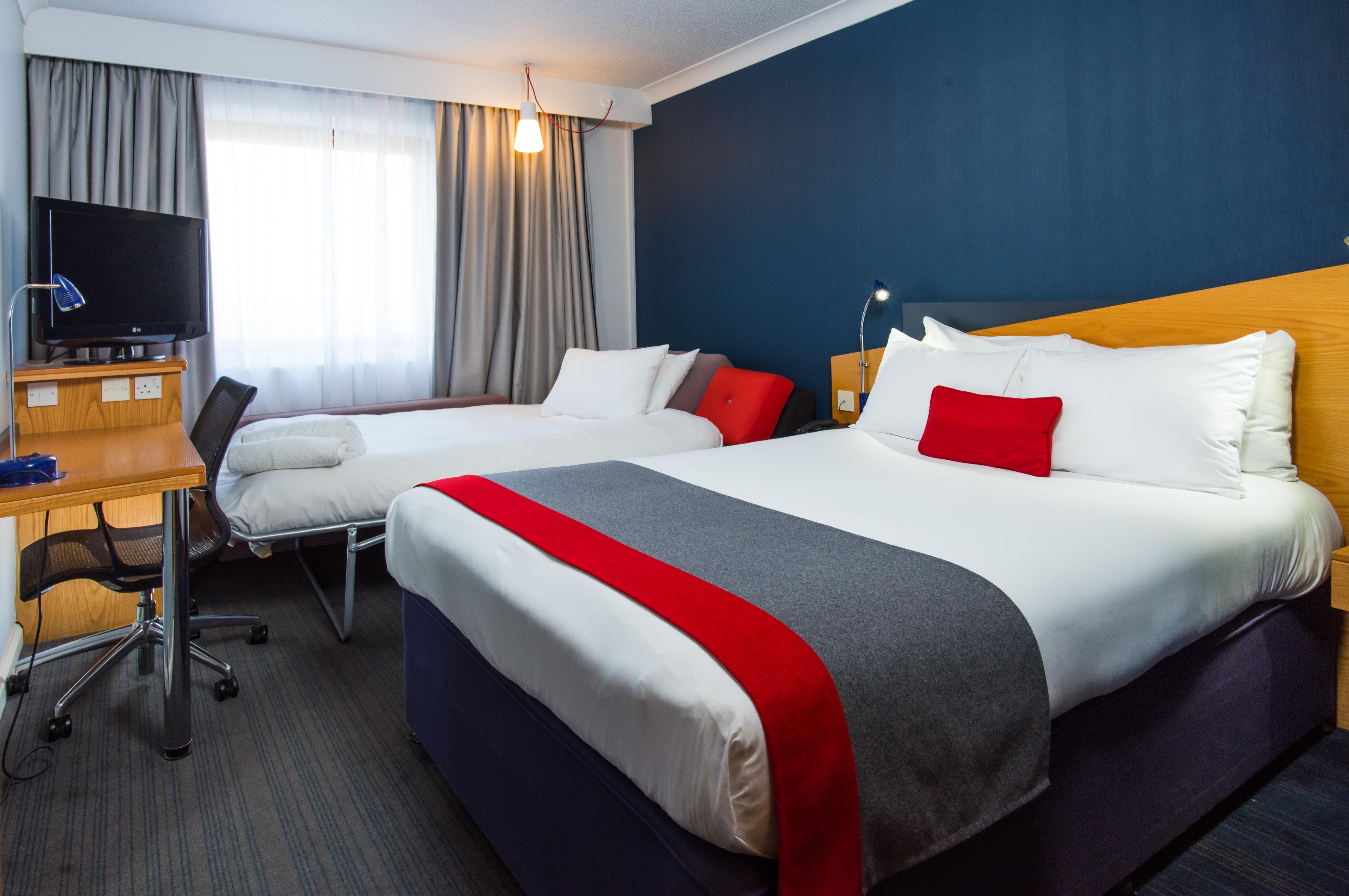 Holiday Inn Express Newport By Ihg Bagian luar foto