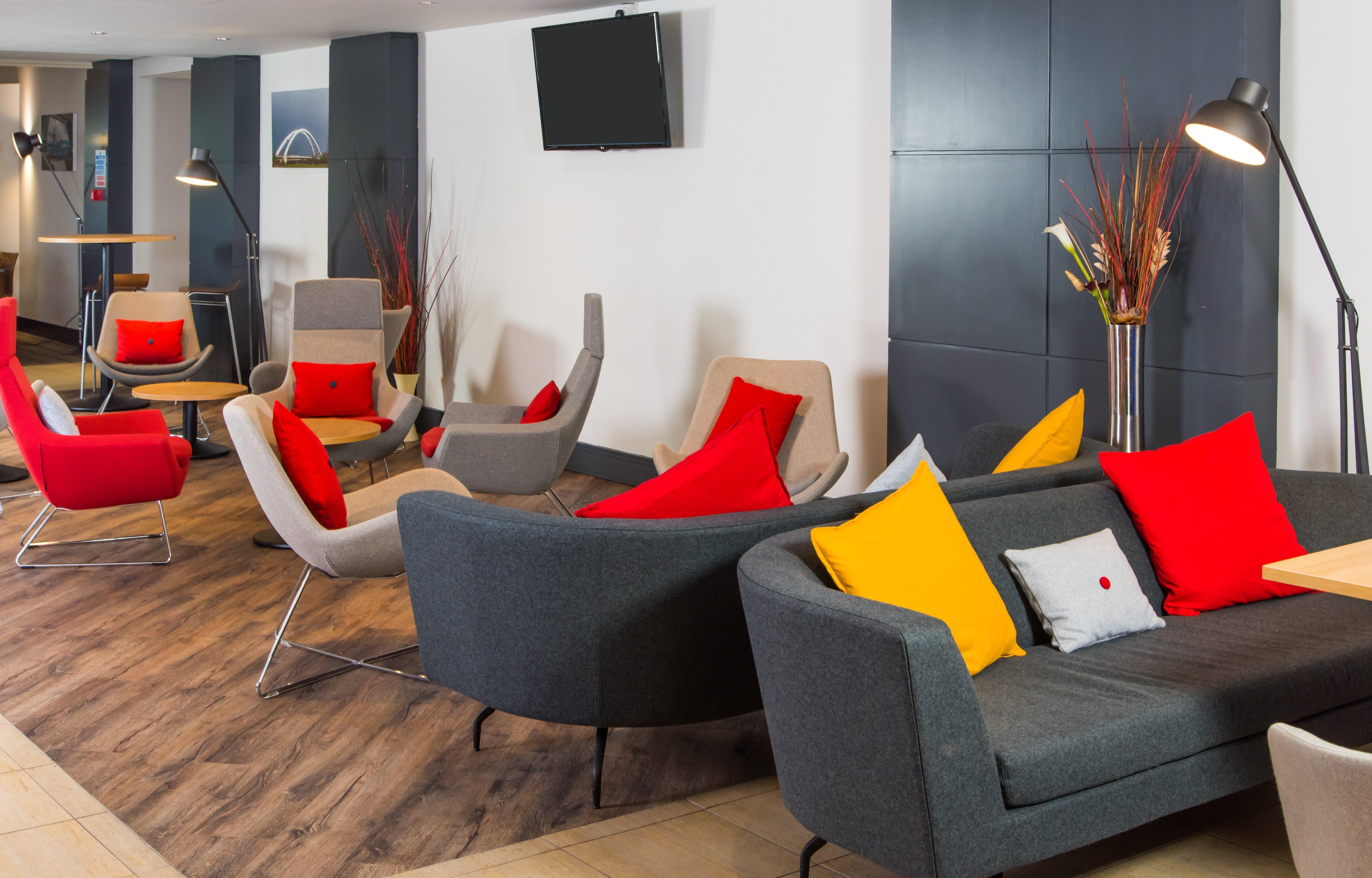 Holiday Inn Express Newport By Ihg Bagian luar foto