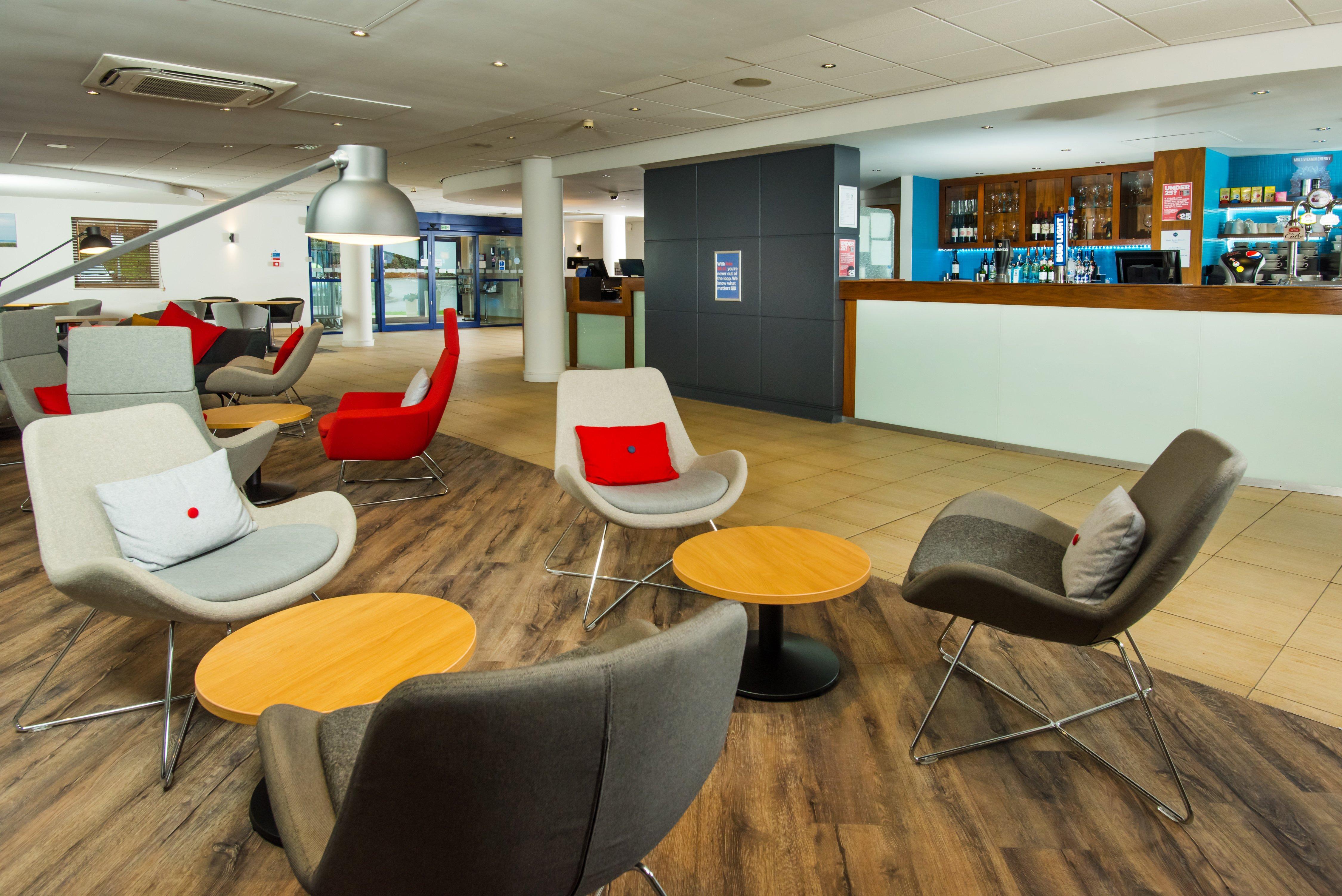 Holiday Inn Express Newport By Ihg Bagian luar foto