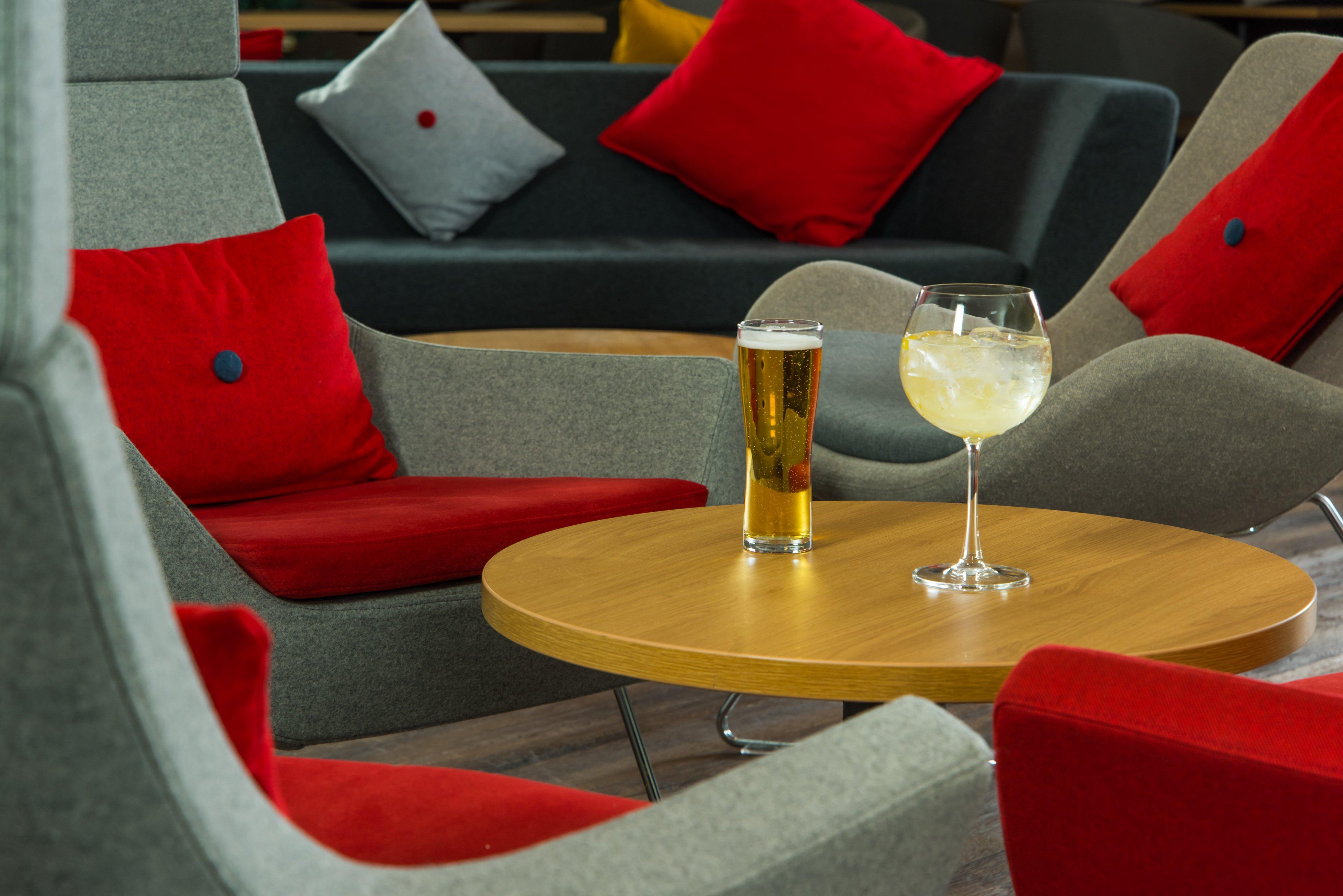 Holiday Inn Express Newport By Ihg Bagian luar foto