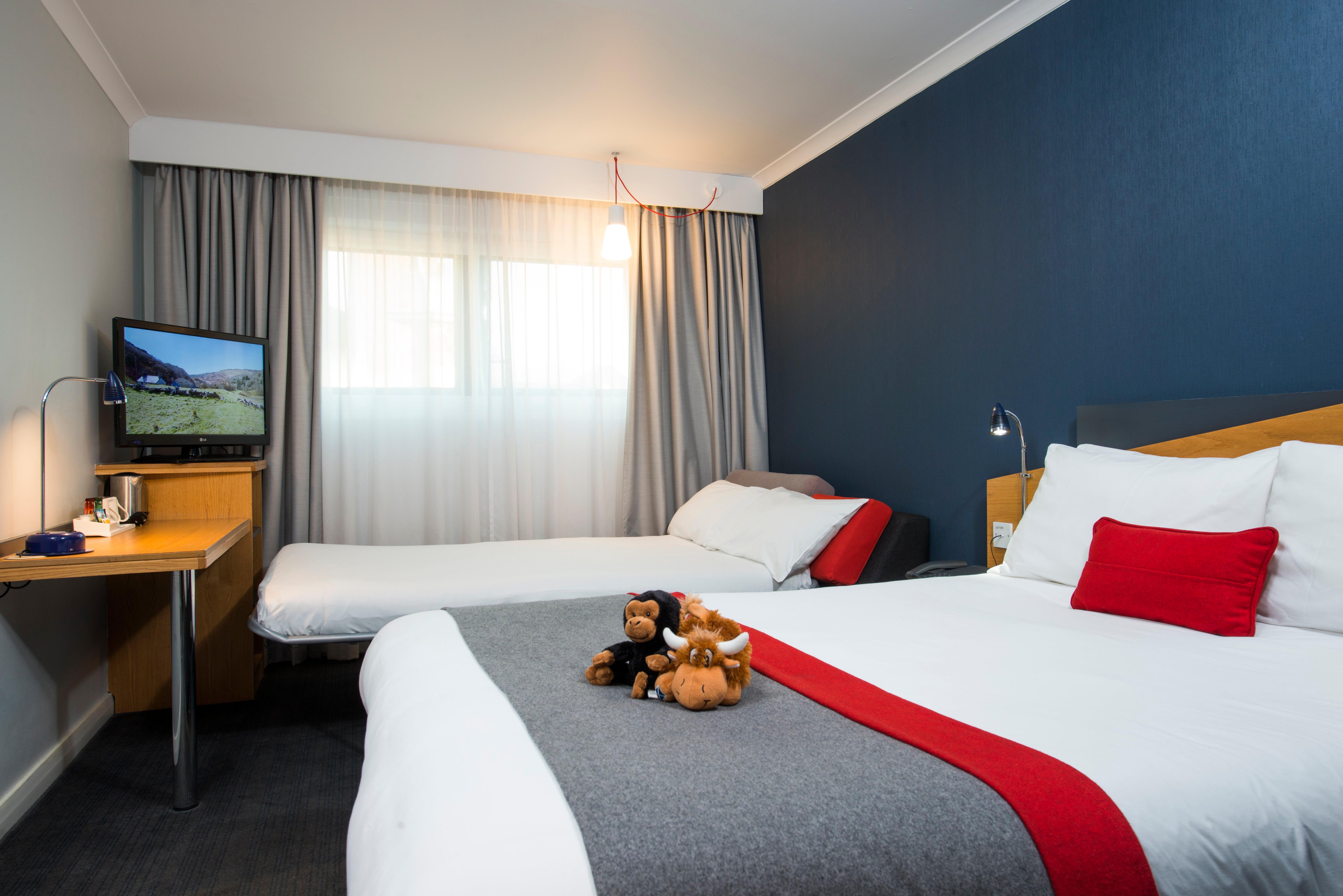 Holiday Inn Express Newport By Ihg Bagian luar foto