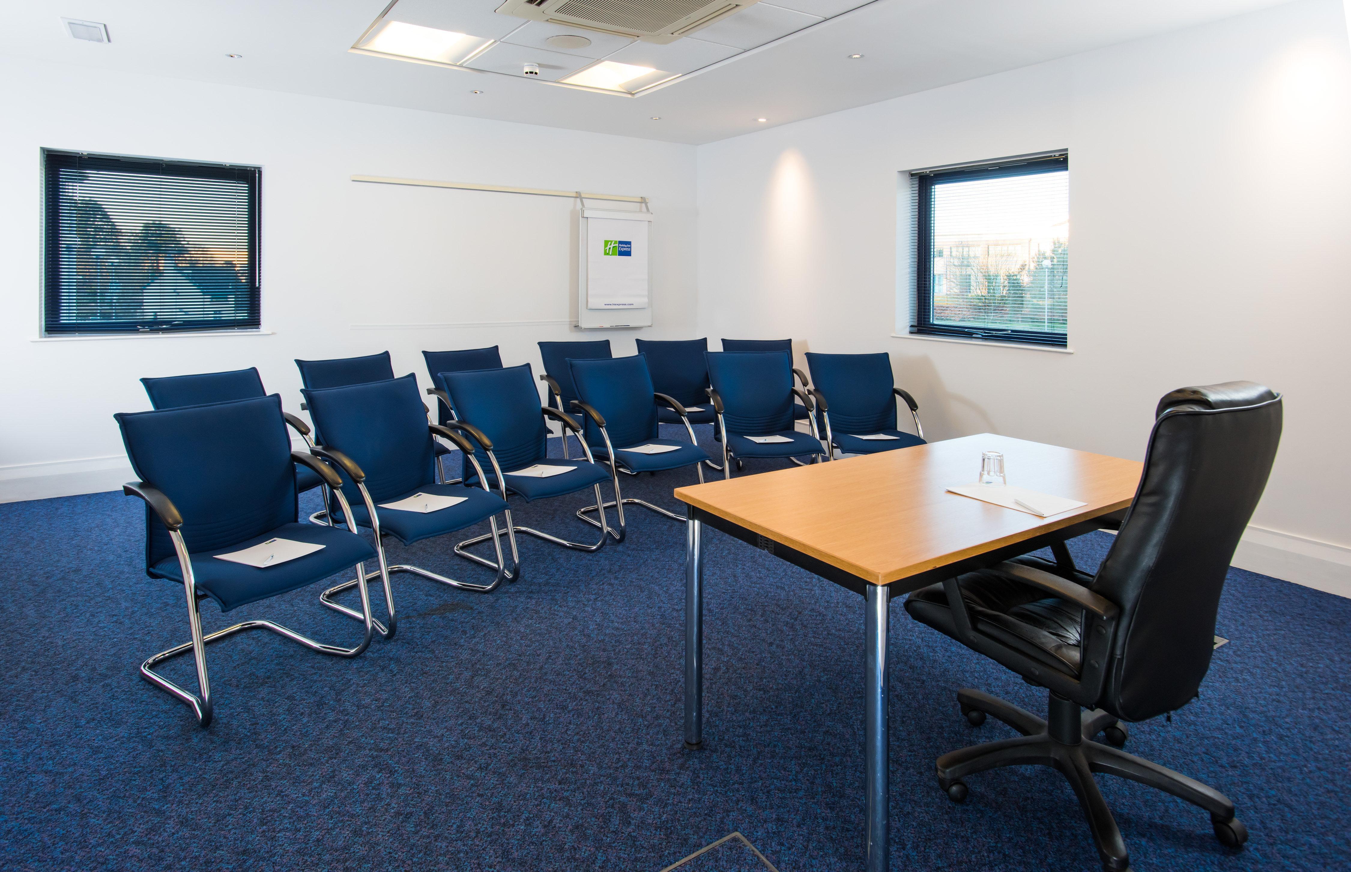 Holiday Inn Express Newport By Ihg Bagian luar foto