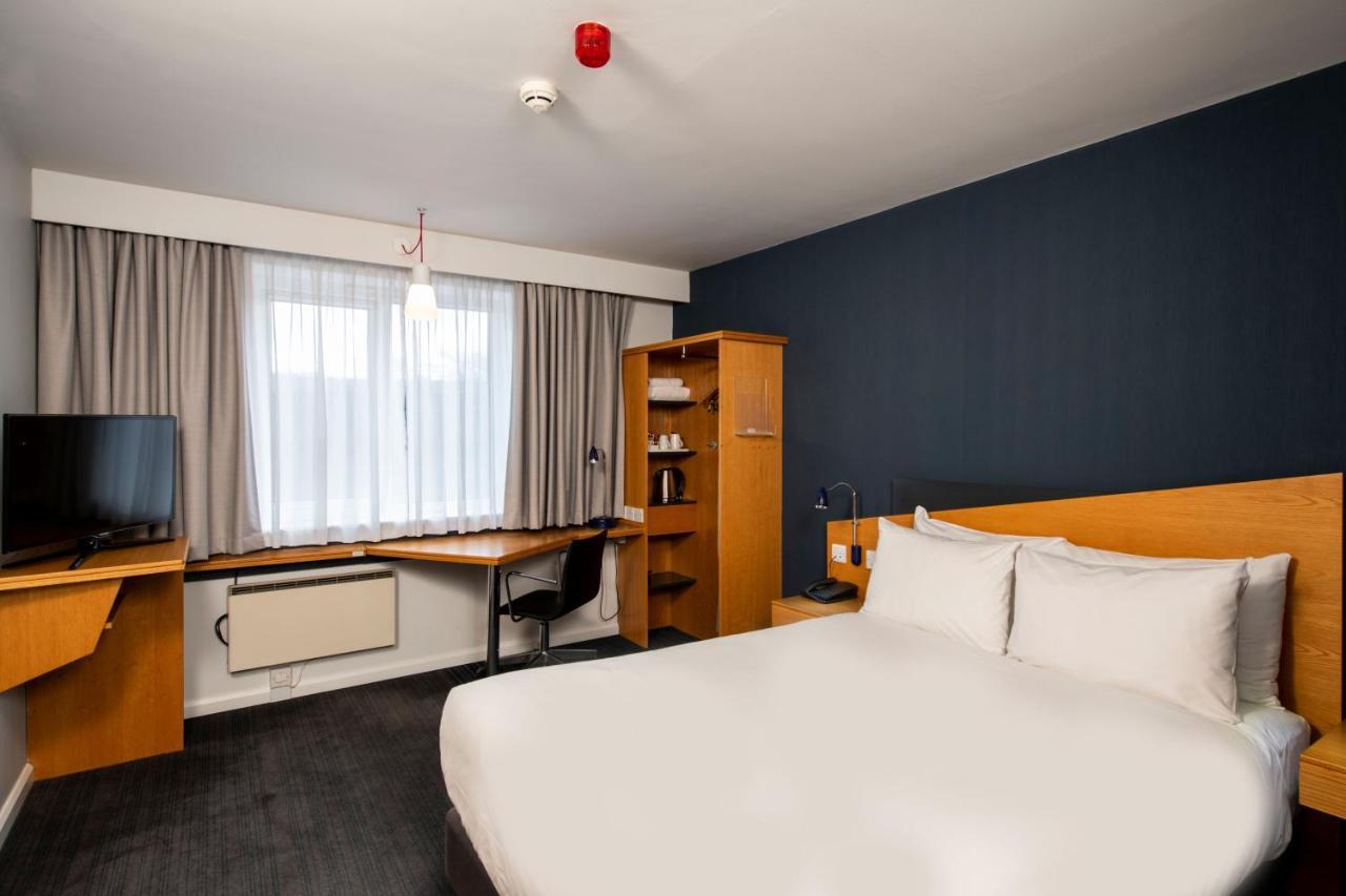Holiday Inn Express Newport By Ihg Bagian luar foto