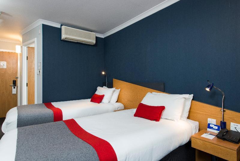 Holiday Inn Express Newport By Ihg Bagian luar foto