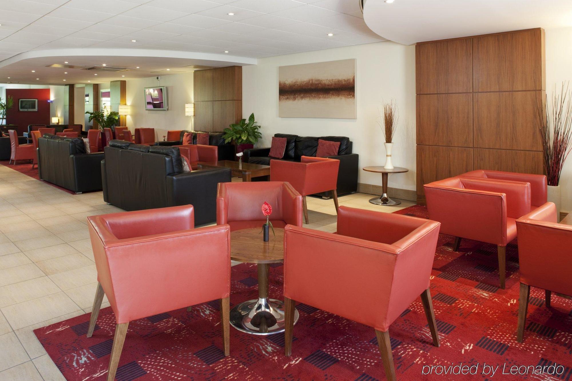 Holiday Inn Express Newport By Ihg Bagian luar foto