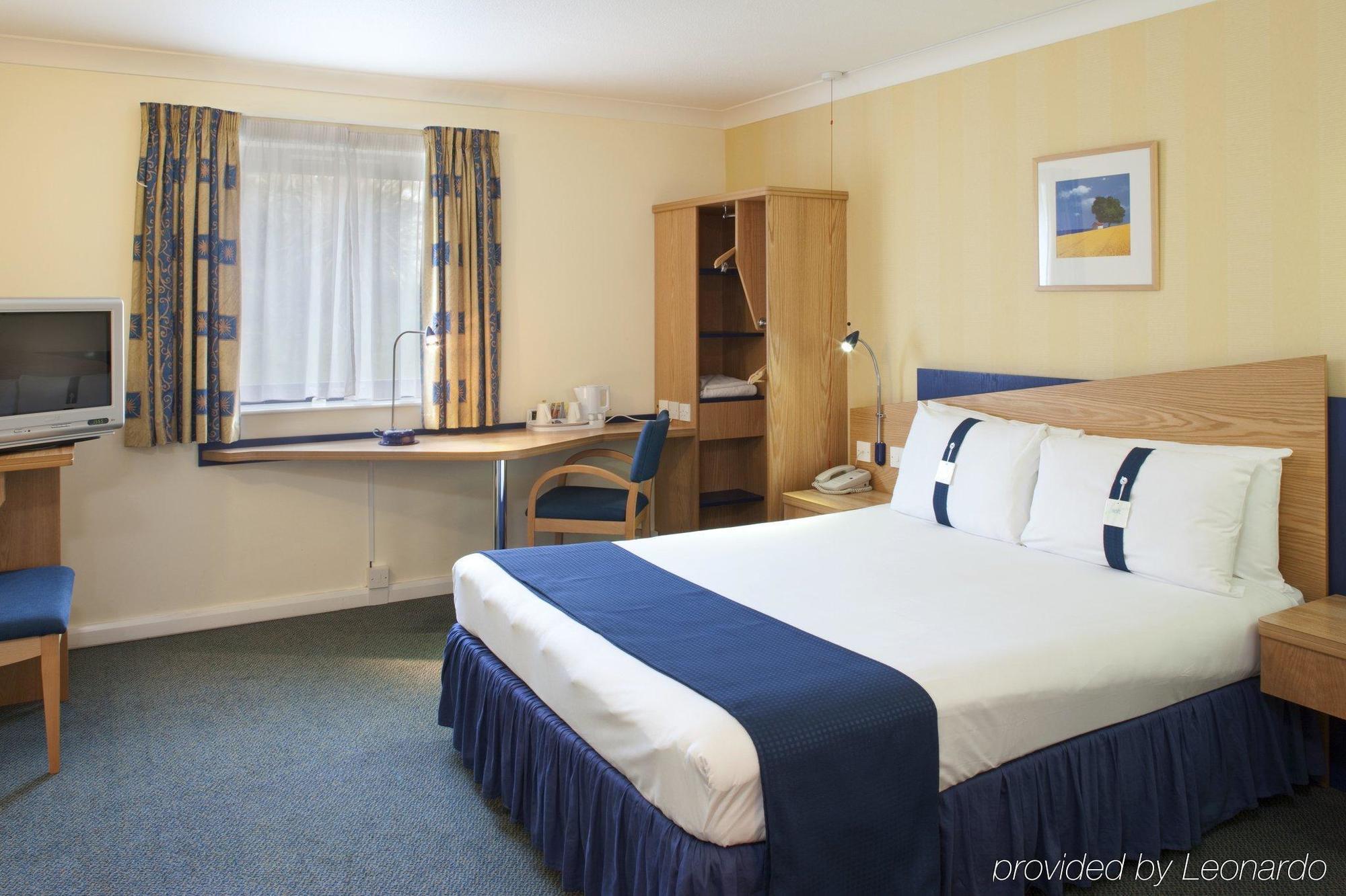 Holiday Inn Express Newport By Ihg Bagian luar foto