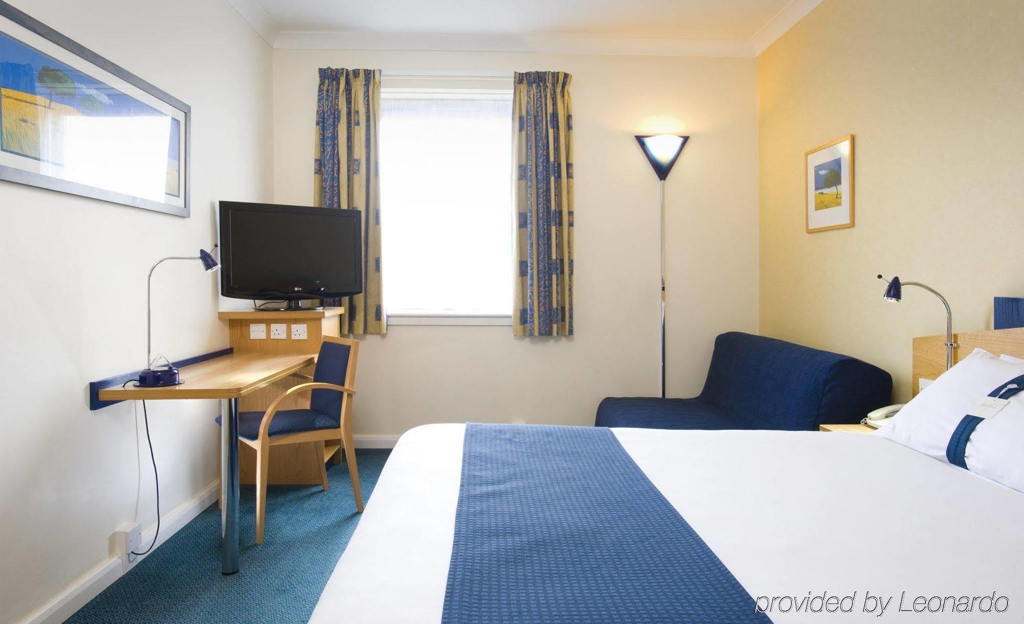 Holiday Inn Express Newport By Ihg Bagian luar foto