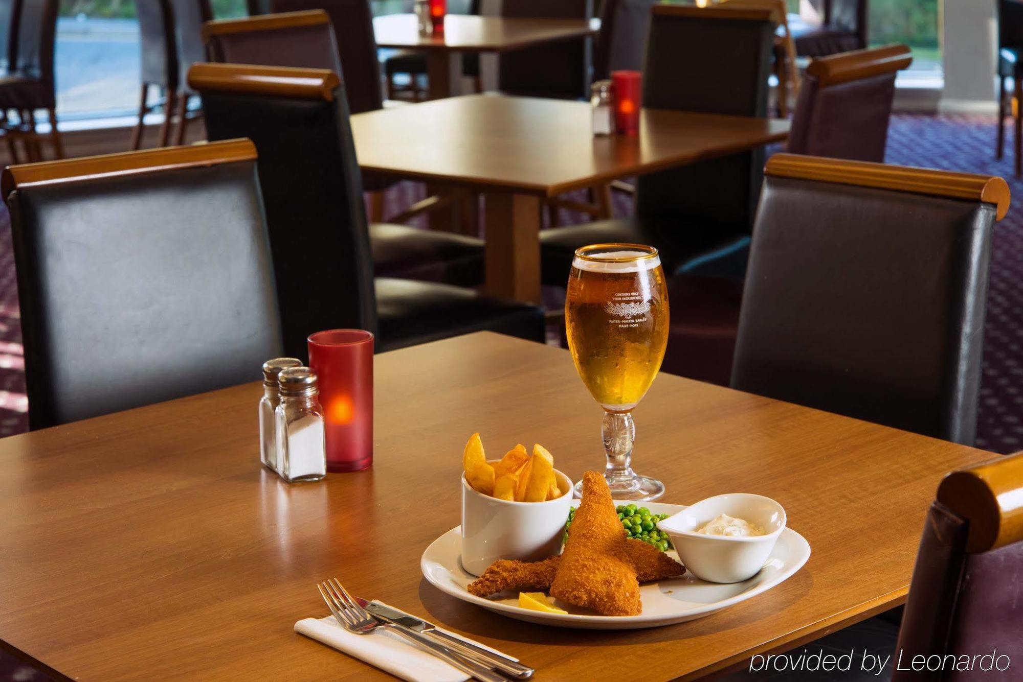 Holiday Inn Express Newport By Ihg Bagian luar foto