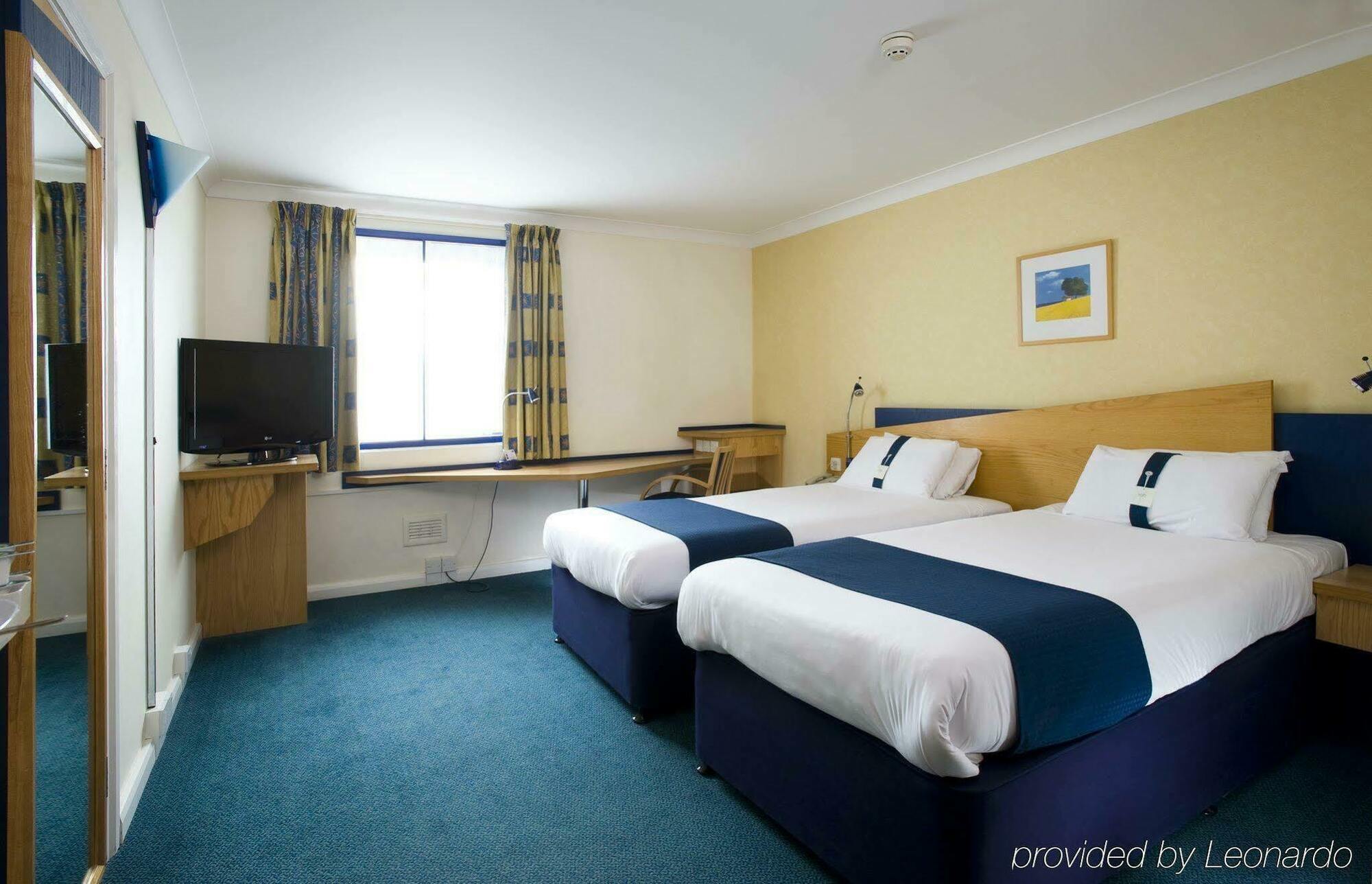 Holiday Inn Express Newport By Ihg Bagian luar foto