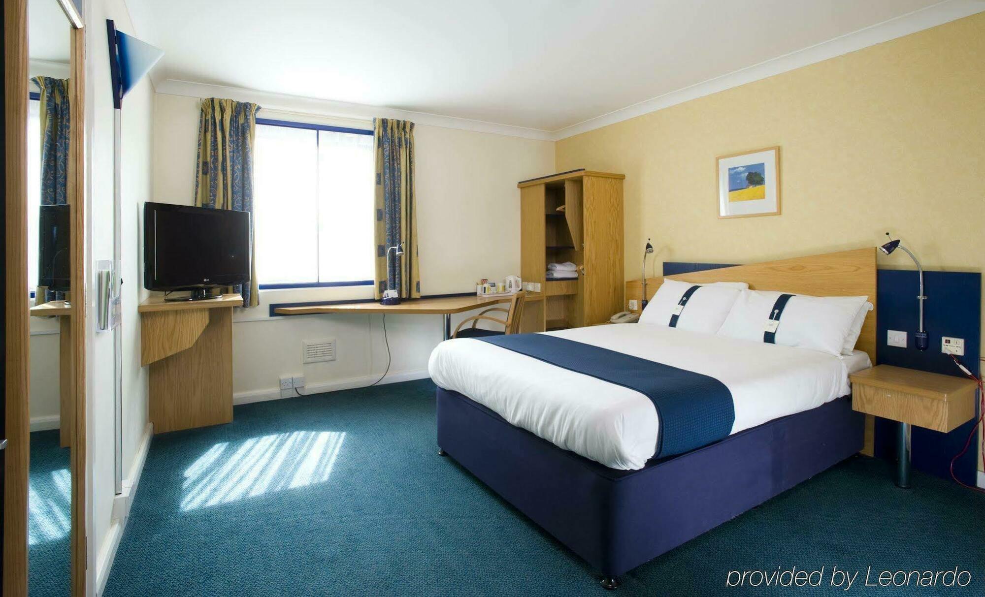 Holiday Inn Express Newport By Ihg Bagian luar foto